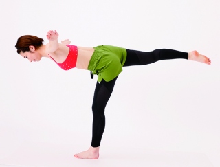 鍛えにくい背中や太ももにも効く！全身を美しく引き締める体幹トレーニング