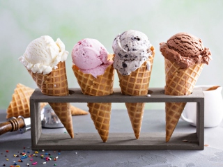 アイスクリームが4種並んでいる