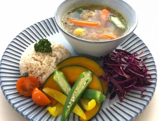梅雨の体調不良時にしみわたる美味しさ！「野菜たっぷりスープカレー」のレシピ