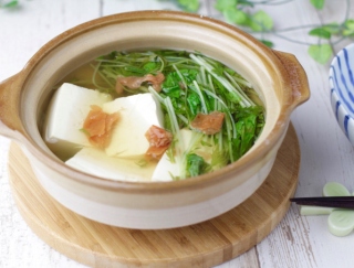蒸し暑い日、食欲のない日でも温かい食べ物を♪「豆腐と水菜の梅鍋」#明日の朝ごはん
