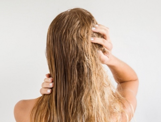大人女性に急増中の“うねり”どうしてる？美容師が教える “髪のうねり”対策法