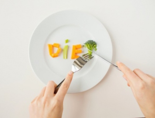 やせやすいダイエット法は「糖質オフ」or「カロリーオフ」どっち？