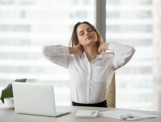 慢性的な肩こりの要因は、無意識のアレ！ あなたは大丈夫？ 今すぐチェック！
