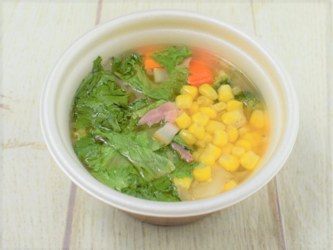 蓋を開けた「１/２日分の野菜が摂れるコンソメスープ」の画像