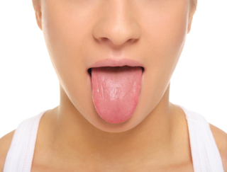 舌が白くなるのは胃や腸に原因が!? 体の状態を舌でチェックして健康な生活を目指そう