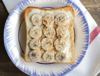 寒い日でもホッと温まる！腸活朝ご飯「バナナきな粉のジンジャートースト」
