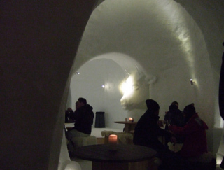 いつか訪れたい。冬季限定！ 氷の家「イグルー」で本場スイスのチーズフォンデュを体験！　