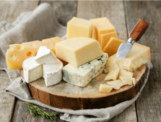 チーズは血管にいい？ 高塩分食のデメリットを打ち消す効果があるかも