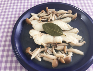 フライパン蒸しで簡単ヘルシー！「白身魚ときのこの白ワイン蒸し」 #今日の作り置き