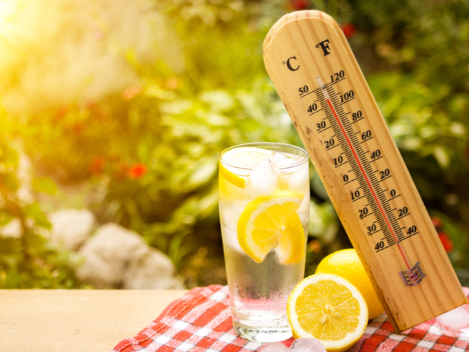 温度計とレモン水