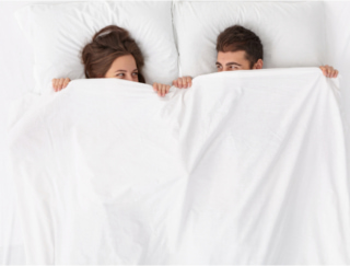 夫婦でダブルベッドや子どもと添い寝って、睡眠のためにはよくない？
