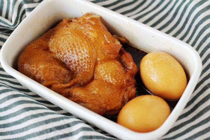 鶏肉と卵の黒酢煮