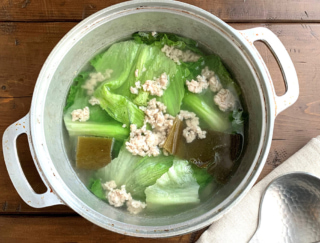 レタススープの簡単レシピ！約10分でできる時短＆絶品リメイク