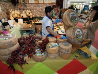 ミラネーゼが大好きな冬のマーケット「アルチザンフェア」がオンライン開催に。映像美でヴァーチャルツアー気分にも♪