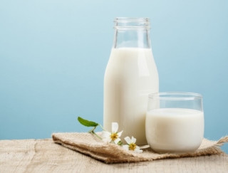 コップ1杯（約200ｃｃ）の牛乳と同じぐらいのカルシウム量を含んでいる食材は？～ダイエットに役立つ栄養クイズ～