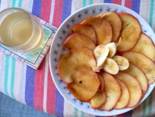 フライパンで焼くだけ、芯まで食べられる!? 「焼きりんご」で腸活朝ご飯 #Omezaトーク