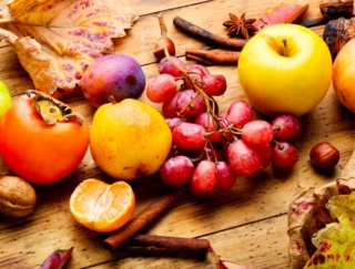 ぶどう、りんご、柿、いちじく。「二日酔い」によいとされる秋の果物は？～ダイエットに役立つ栄養クイズ～