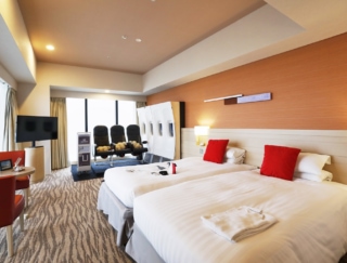 空の旅が楽しめる客室♡ 東京ベイ東急ホテルの“絶景角部屋”に、JAL機材を使用した「ウイングルーム」が登場！