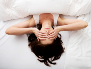 「よく寝た気がしない」のは女性が男性の1.5倍！ 海外研究が推奨する睡眠のライフハックとは？