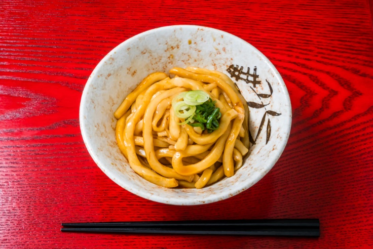 そうめん２束、ゆでうどん１玉、生中華麺１玉、そば（乾）1束