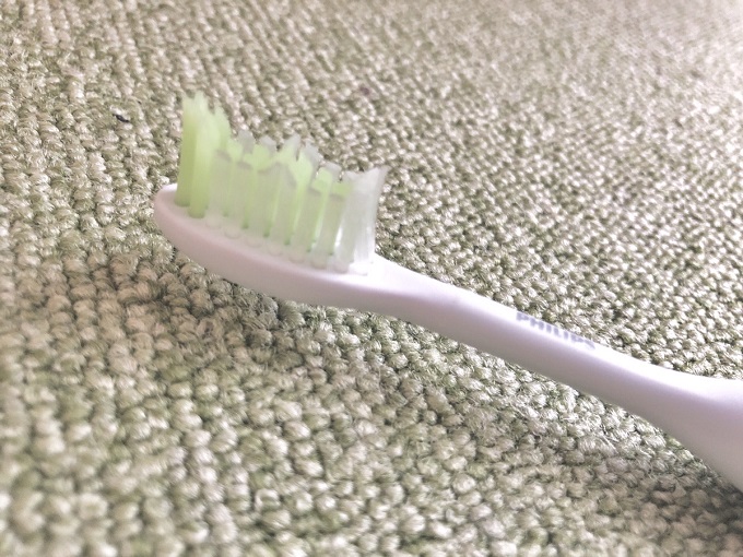乾電池式電動歯ブラシの毛先