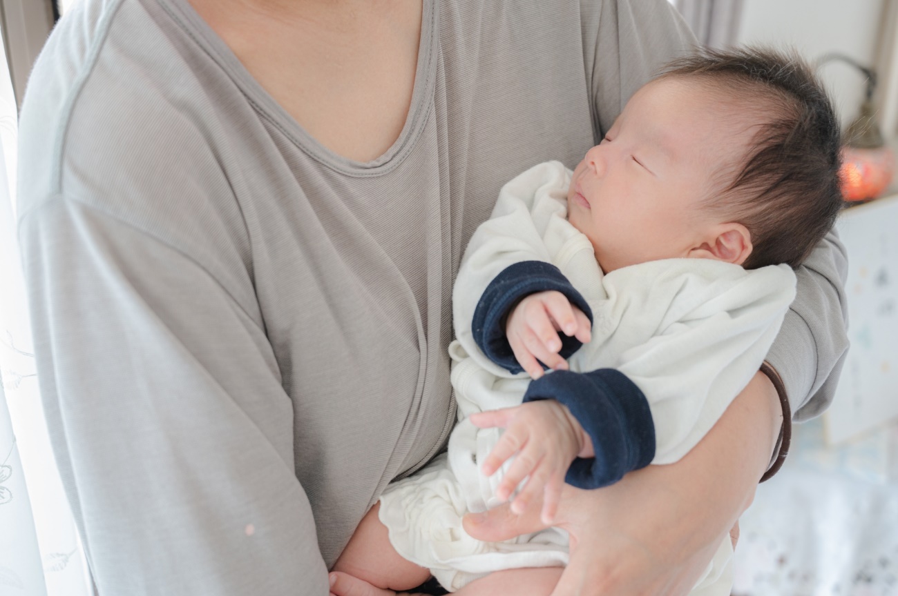 助産師解説！ 産後の姿勢変化を予防するための注意点。正しい授乳姿勢