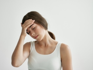 頭痛の原因は「頭部」だけにあらず！ 夏の頭痛を引き起こす、首こり、肩こり、自律神経の乱れへの対処法