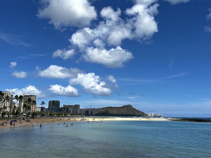 ハワイの海と街並み