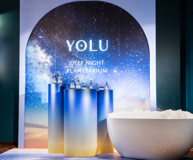 夜間美容ブランド「YOLU」の発表会展示
