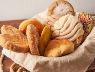 あんぱん、クリームパン、ジャムパン、メロンパン。いちばん脂質が高いのは？～ダイエットに役立つ栄養クイズ～