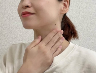 首のシワを深くする習慣には気をつけて。首のシワの原因とシワを目立たせないケア法