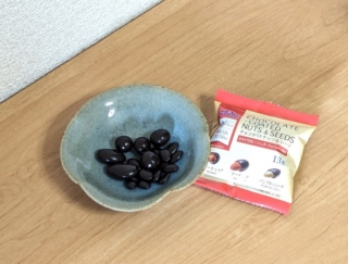 １袋73kcal、糖質3.6ｇ。チョコとナッツ、２種の欲求を満たしてくれる「チョコがけナッツ＆シード」#Omezaトーク