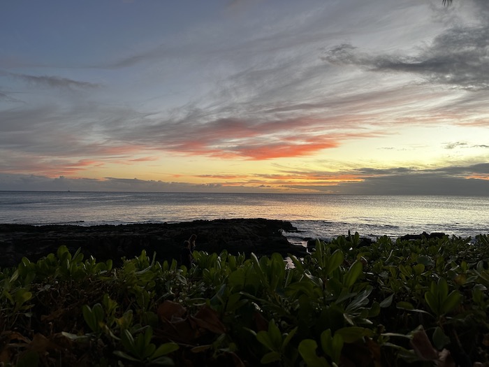 ハワイの海、夕暮れ