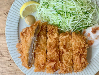油の温度と揚げ方でとんかつがサクッと！大根付け合わせも紹介
