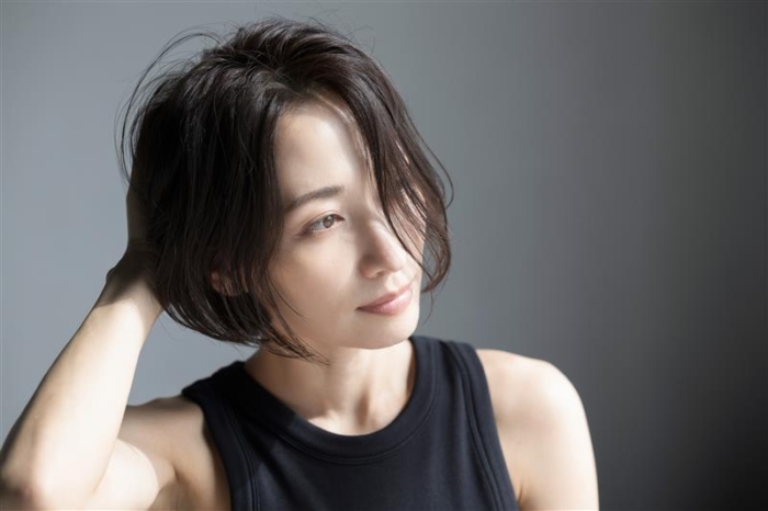 白髪ケアの新常識!使っている人増えています。今、「カラトリ」が人気な理由【毛髪診断士監修】 top