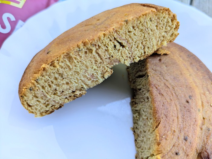 BASE BREAD さつまいもを半分にカットする
