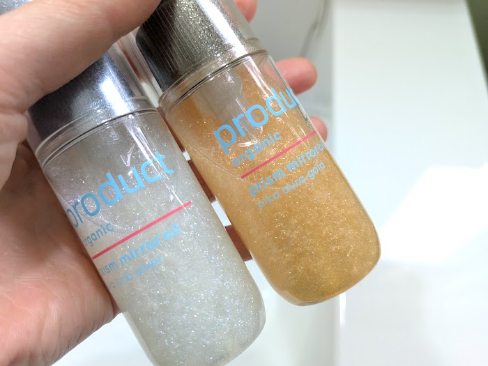 容器を振ってラメが全体に広がったプリズムミラーオイル2種