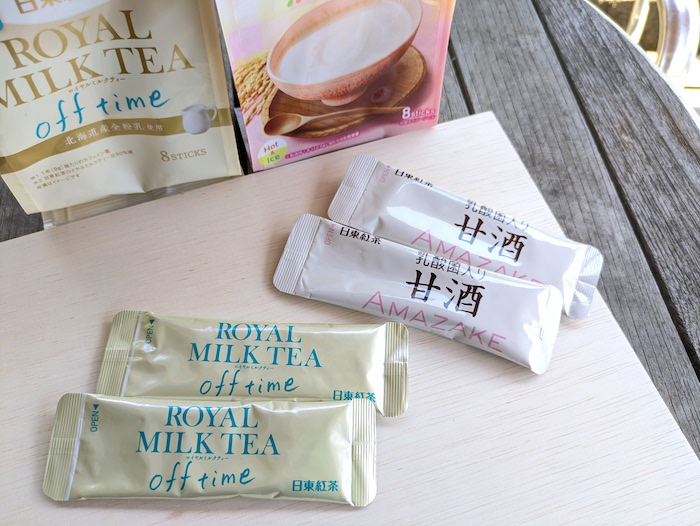 「ロイヤルミルクティーオフタイム」と「乳酸菌入り甘酒」のスティック
