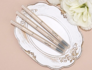 エクセル25年冬新作コスメ｜人気アイブロウペンシルが進化！『ザ　プライムアイブロウ』全8色をレビュー