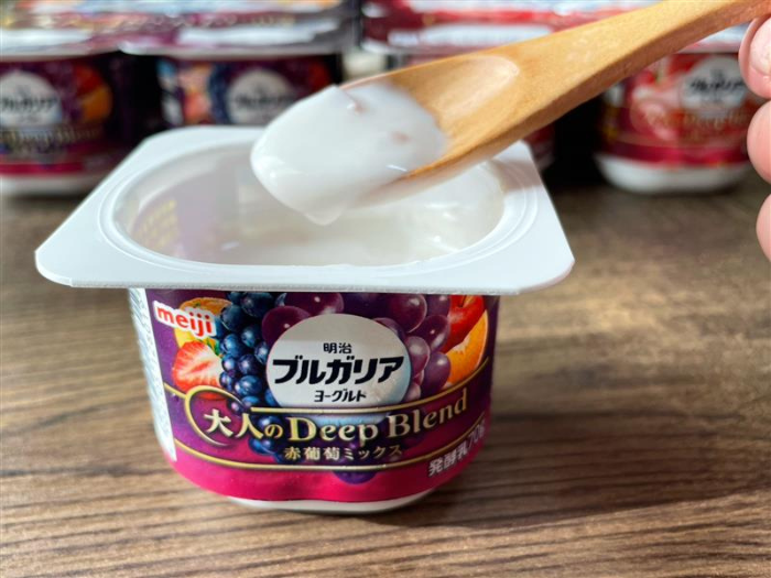 話題の「ご褒美系ヨーグルト」に注目！ 赤ワイン向けのぶどうを使用♡ 明治ブルガリアヨーグルトシリーズから大人のご褒美にぴったりな商品が登場