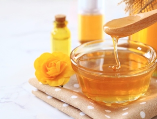 カサカサ肌を寝ている間にリセット! “はちみつナイトケア”でうるツヤ肌に【専門家に聞きました】