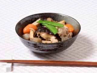 ［れんこんやごぼうの入った筑前煮］縁起物で人気のおせちレシピ