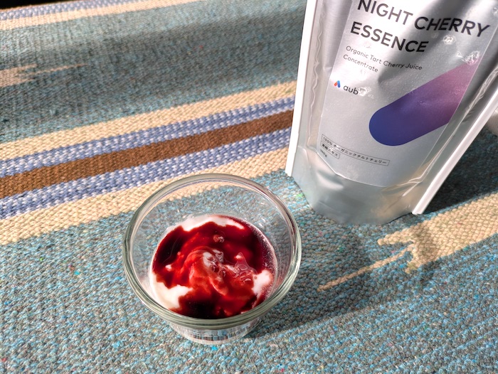 ナイトチェリーエッセンスをヨーグルトにかける