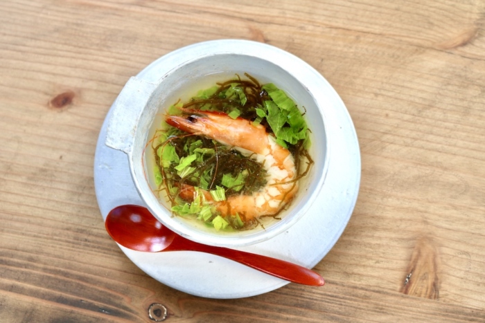 もずくとえびとセロリのスープ