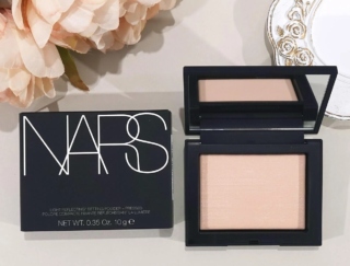 NARS（ナーズ）26年春新作｜「リフ粉」に色付きベージュの新色が登場！スウォッチや口コミをご紹介