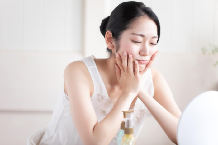 肌荒れに悩む女性