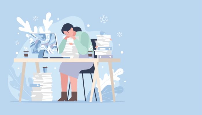 デスクに向かって疲労感、女性