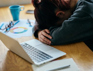 寝ても抜けない疲れ…何が原因？ 翌日のパフォーマンスを上げる「自律神経の切りかえ習慣」