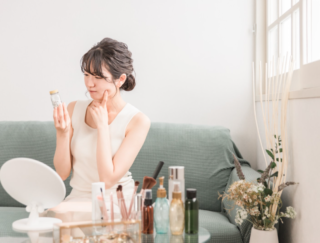 【薬剤師監修】“美容漢方”のはじめどきはいつ？ 服用方法と注意点を解説