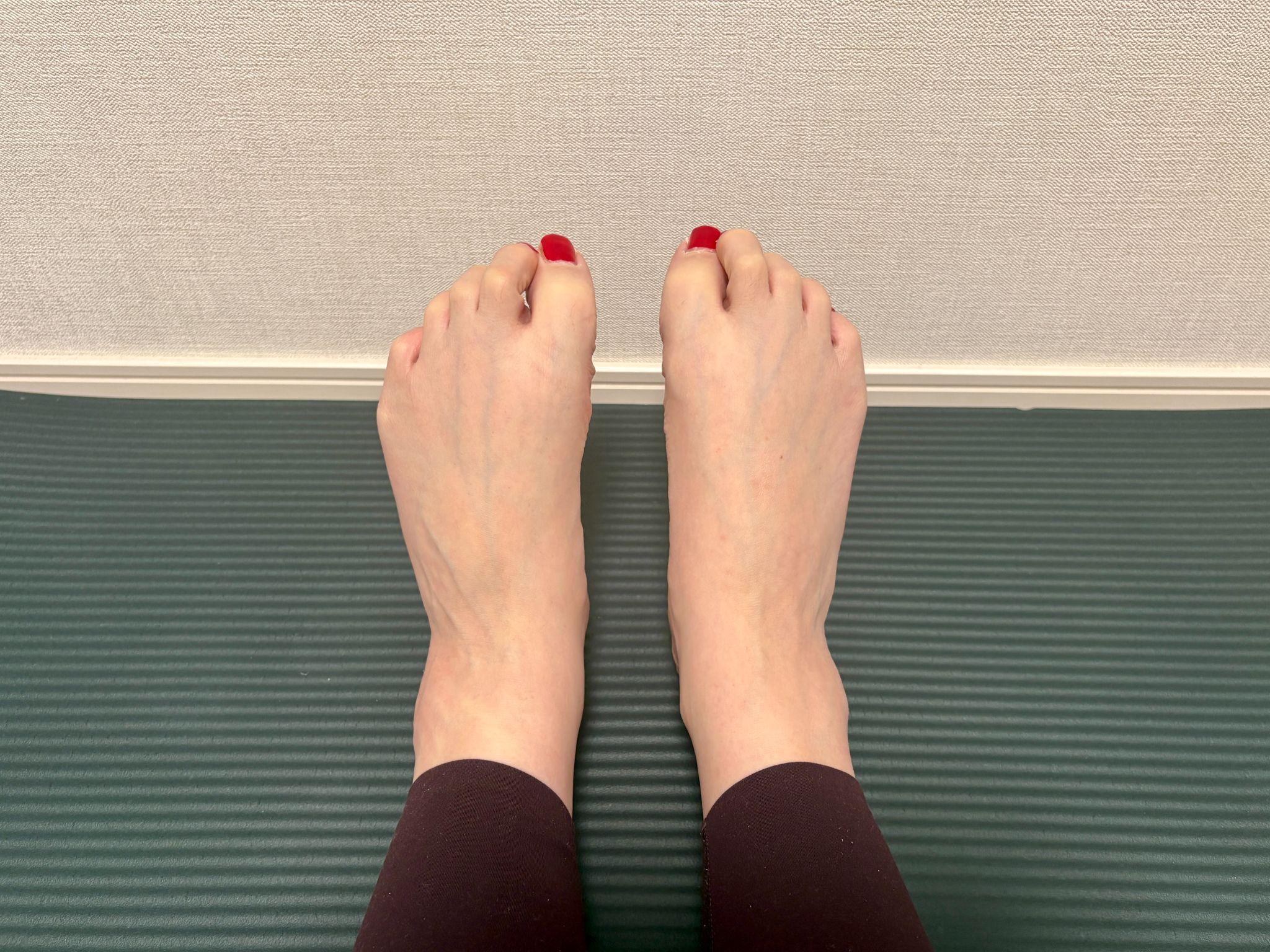 足指を丸める